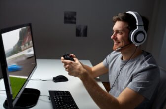 Os 10 Melhores Headsets Gamer até R$300 de 2026: da Logitech, HyperX e mais!